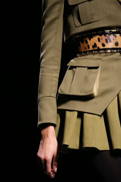 Look 99